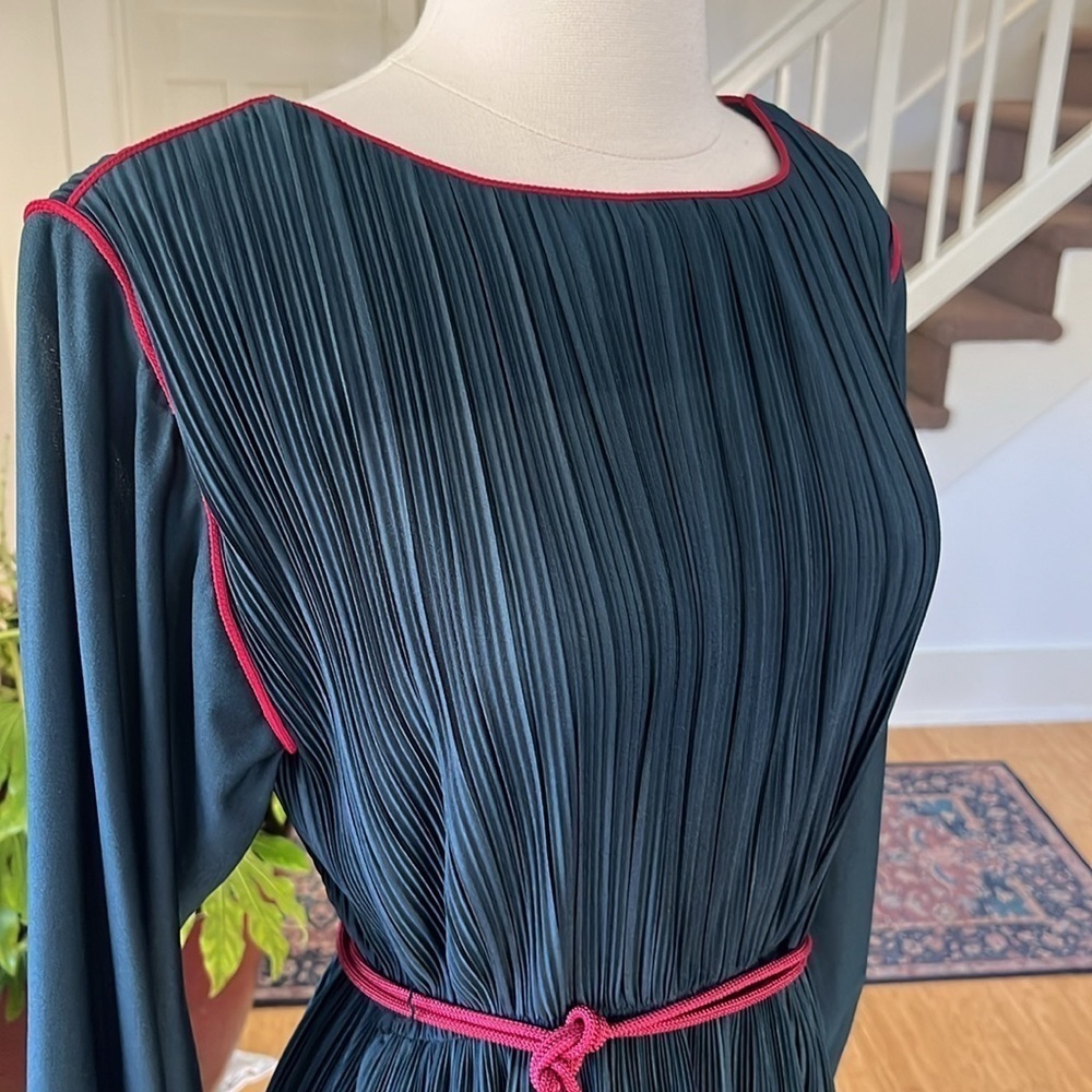 VINTAGE Hal Ferman Accordion Pleated Dress in Navy Size Small - Picture 11 of 13